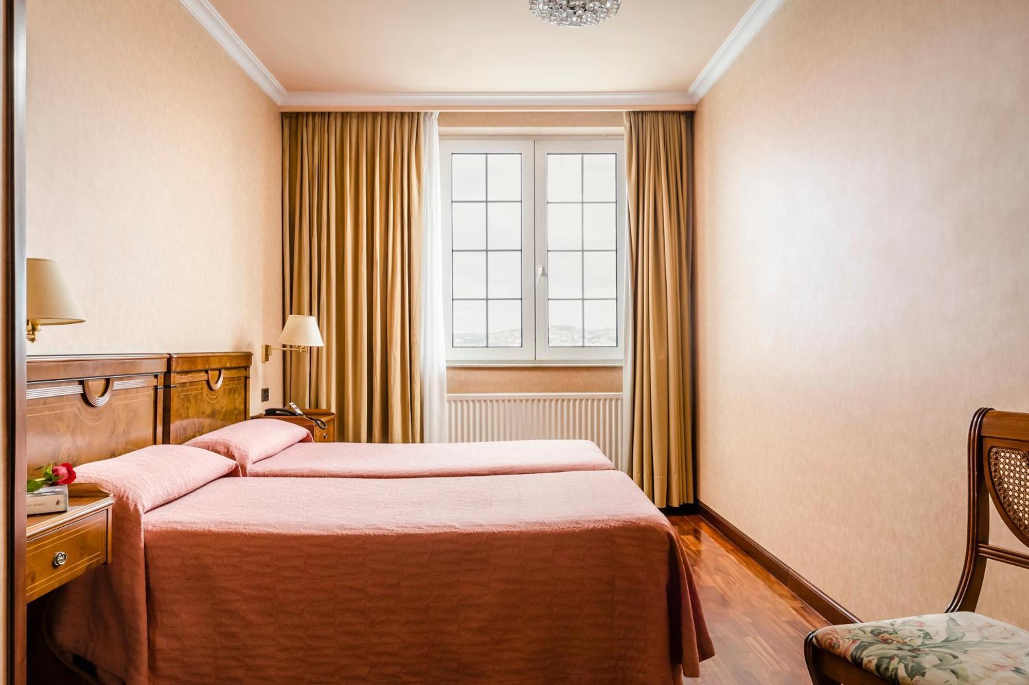 Twin Room with Extra Bed,1273057405:JPEG